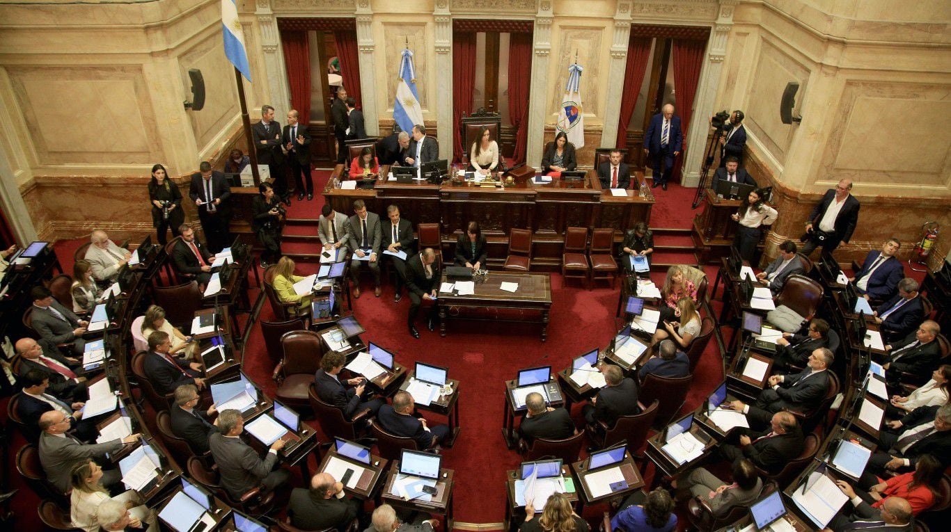 La sesión comenzó caliente luego del fracaso del intento oficialista para postergar el debate. Martín Lousteau emitió un encendido discurso en el que cargó contra el Presidente y su gobierno.
(Foto: NA)