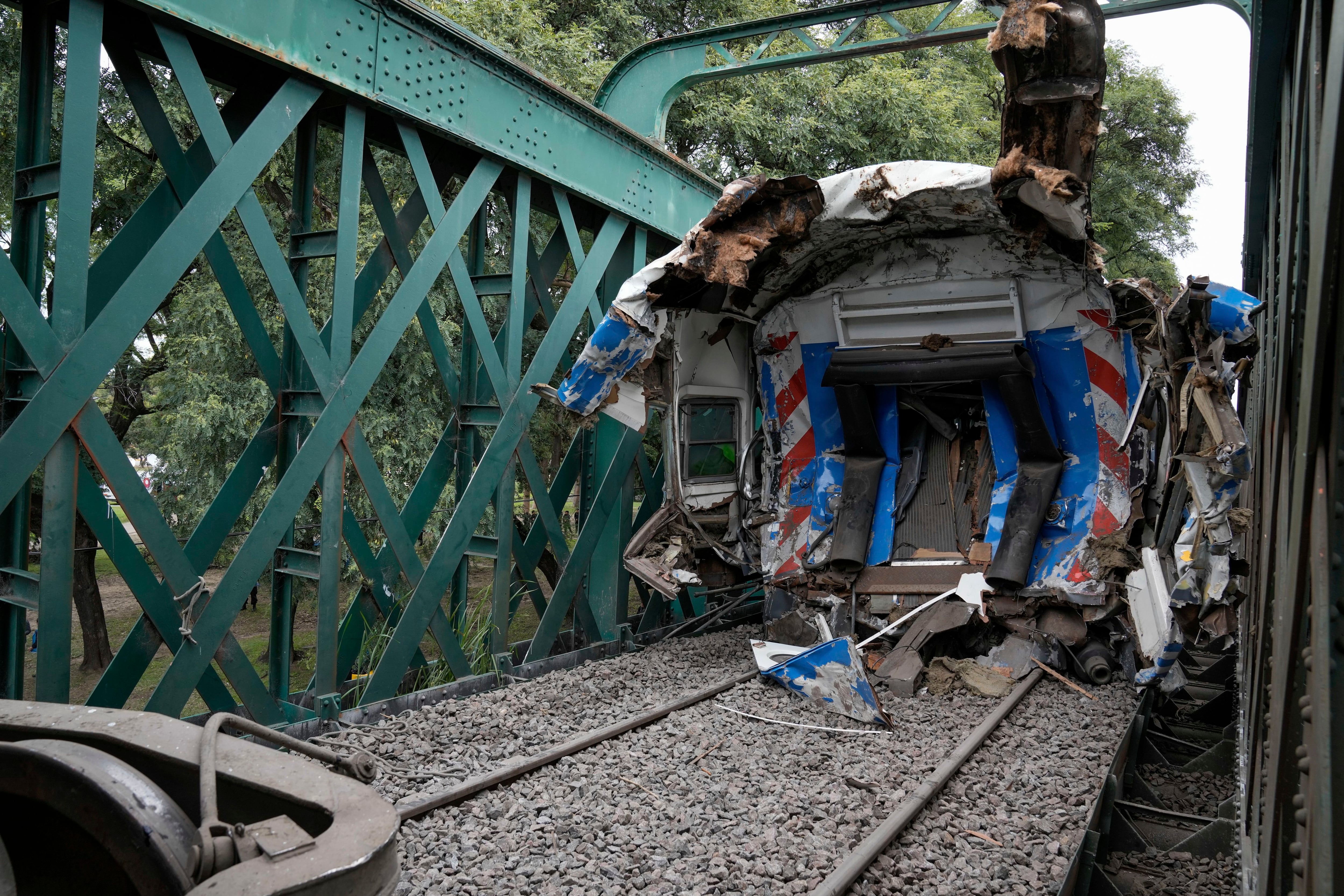 Un tren de pasajeros chocó con otro en Palermo. (AP Foto/Rodrigo Abd)