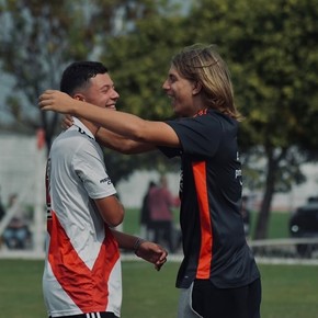 El hijo de Demichelis hizo un gol en River y lo festejó con el de Maxi López