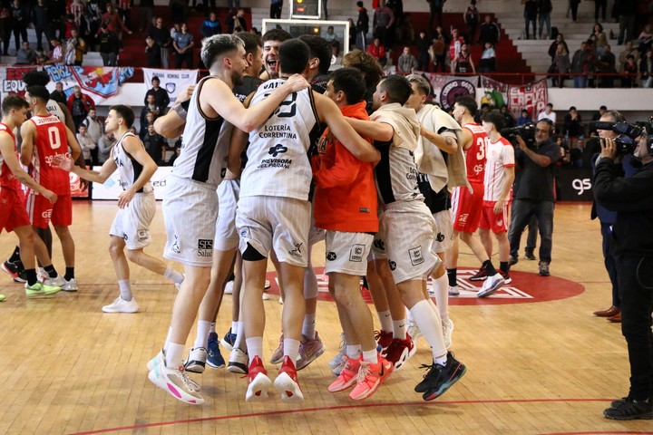 San Martín derrotó a Instituto (LNB)