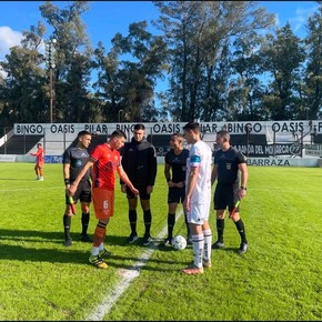 Berazategui sacó un punto sobre el final y quedó como único líder