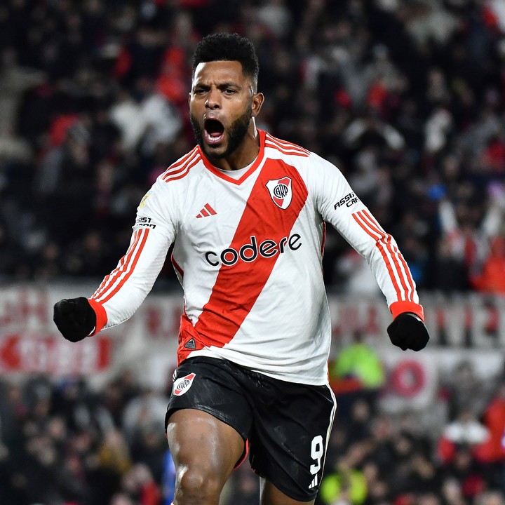 Borja clavó tres "pepinelis" y sigue intratable (Prensa River).