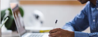 Los trucos para aprobar las oposiciones según una experta que lleva 30 años opositando: tiene un 96% de tasa de éxito