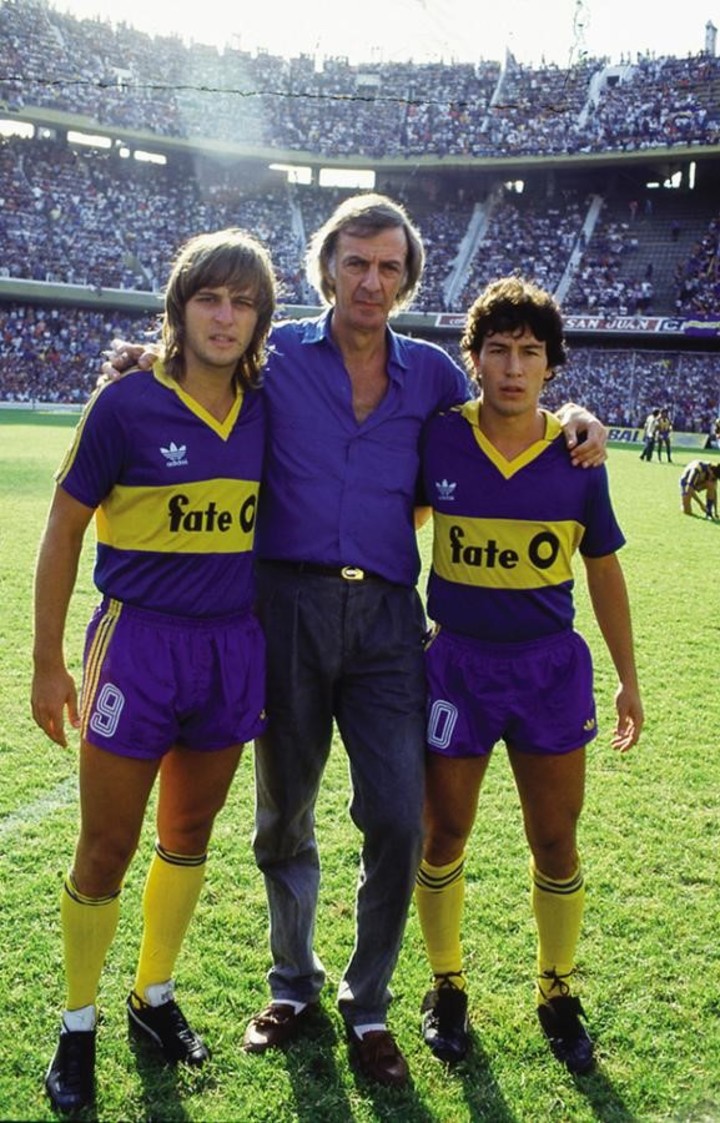 El Flaco entre Rinaldi y Tapia, un Boca con el sello de Menotti.