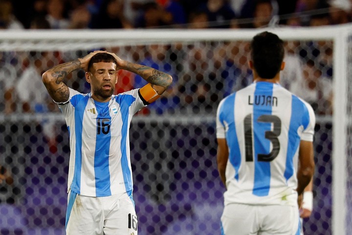 Otamendi se lamenta (Reuters).