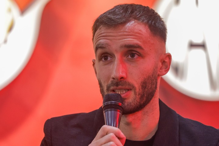 "Yo estaba por volver a España y me llegó el llamado de Marcelo (Gallardo)", contó el defensor de 33 años. EFE/ Juan Ignacio Roncoroni