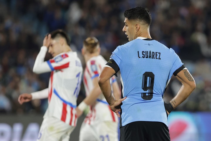 Suárez en el partido frente a Paraguay en el Centenario. EFE