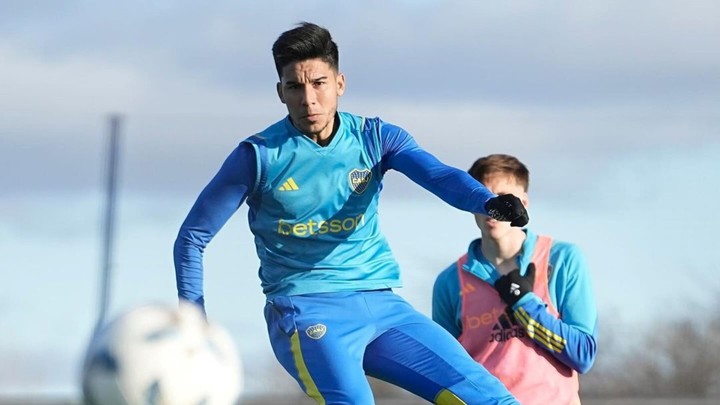 Pol Fernández en el entrenamiento en Ezeiza (Prensa Boca).