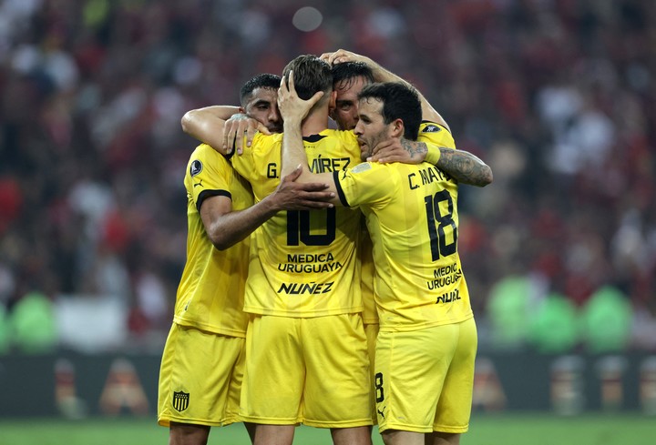 Peñarol ganó la ida en el Maracaná (REUTERS/Ricardo Moraes).