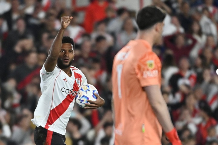 Borja la metió en la noche frente a Vélez después de cinco partido sin goles (prensa River).