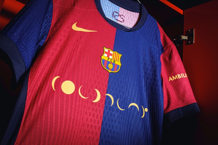 La nueva camiseta del Barcelona para el clásico. (Foto: EFE)