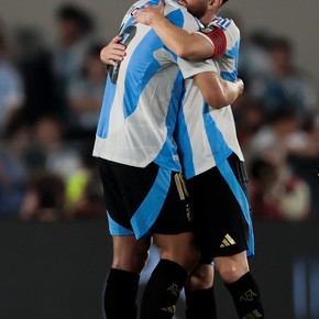 La bendición de Messi a Nico Paz, que no había nacido cuando Leo debutó