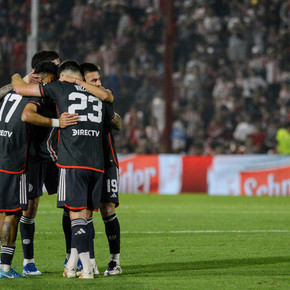 En un partidazo, River le ganó a Instituto y se prende en las dos tablas