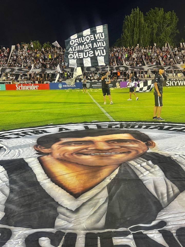 Miles de hinchas coparon el Legrotaglie. (Foto: Prensa Gimnasia)