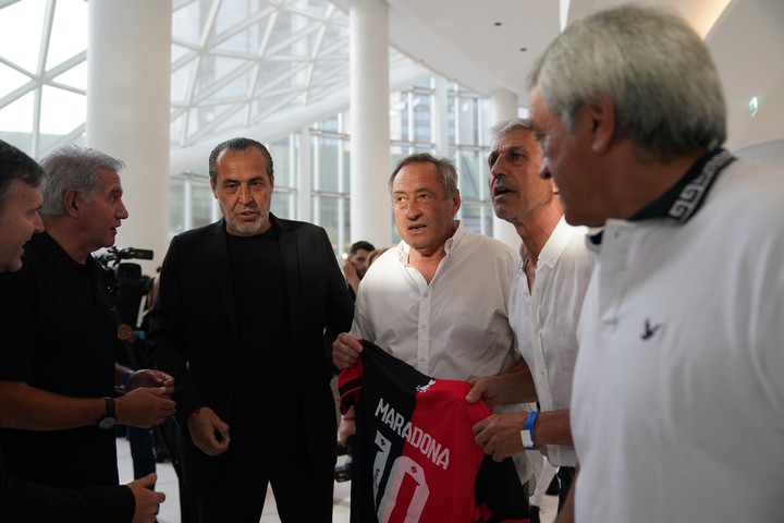 Burruchaga, Batista, Garré, Giusti y Almirón, campeones del mundo, en la presentación de la Fundación Maradona (Emmanuel Fernández). 