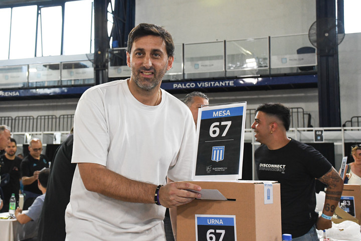 Milito, en las elecciones de Racing. (Foto: Sebastián García)