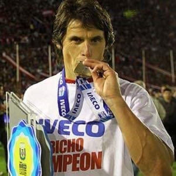 José Luis Calderón, campeón con Argentinos en 2018, se suma al nuevo CT de Diéz. Ya estaba laburando en juveniles del club...