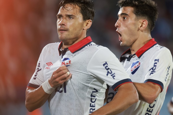  Nicolás Rodríguez festeja el gol de Nacional.