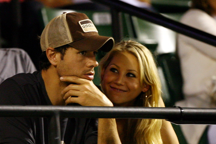 Enrique Iglesias y Anna Kournikova, en abril del 2009. (Foto: AFP)