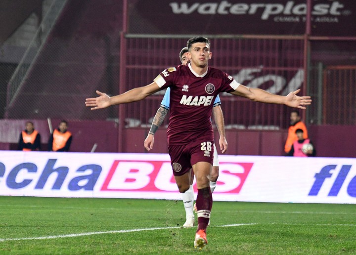 Mateo Sanabria surgió de Lanús y allí jugó 29 partidos con dos goles en su cuenta, hasta agosto del 2024, cuando Hernán Crespo puso sus ojos en él y se lo llevó a Medio Oriente.