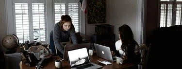 Descubren la «kriptonita» de la Generación Z: la juventud es experta en apps, pero no sabe usar una impresora o un teclado