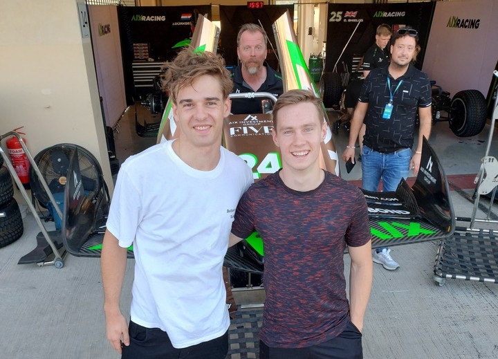 Nicolás Varrone junto a Joshua Duerksen en los test de la Fórmula 2. (X)