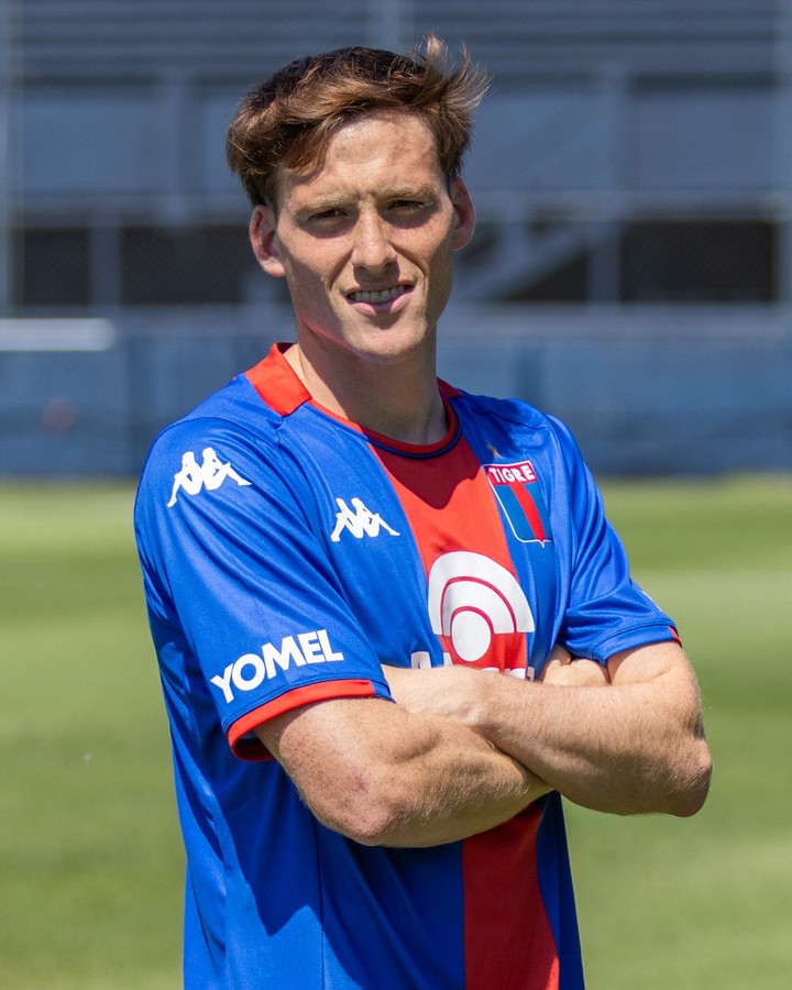 Jabes Esteban Saralegui con la camiseta de Tigre. (Prensa Tigre).
