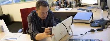 Elon Musk está obligando a elegir: o trabajas mucho y muchas horas o te vas a la calle. Los empleados tienen un día para decidir