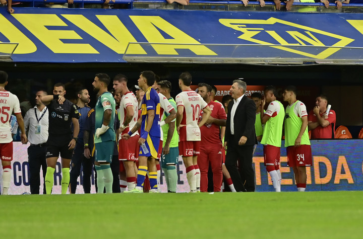 Trucco revisó la acción en el VAR y sostuvo su decisión (Foto: Matias Martin Campaya - FTP CLARIN).