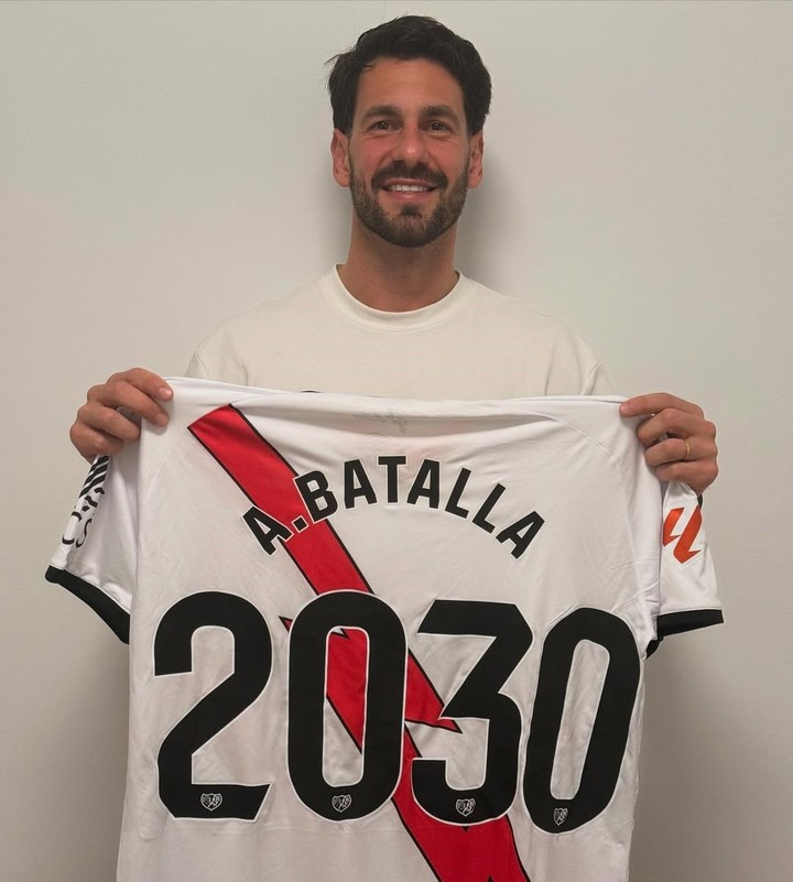 Batalla firmará con el Rayo Vallecano hasta el 2030 (Instagram @abatallaok).