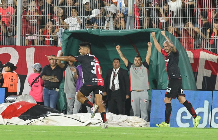 El festejo de Lollo por el 2 a 0 de Newell's (Sebastián Granata). 