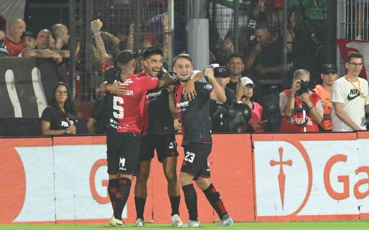 El festejo del gol de Lollo (Sebastián Granata).