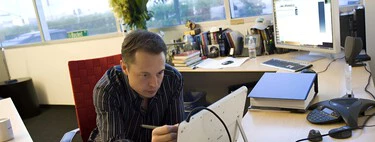 Elon Musk arrasó con la plantilla de Twitter en días. Ahora hace lo mismo con los funcionarios de EE.UU, incluso fuera del país