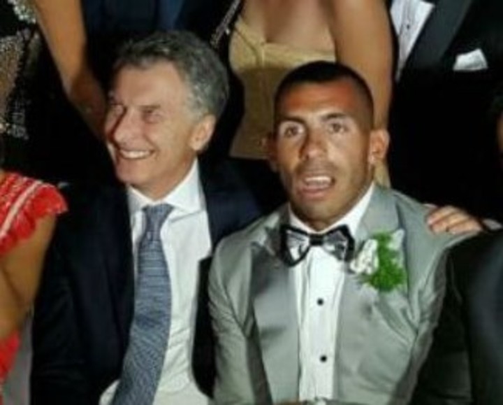 Macri con Tevez en la boda del 10.