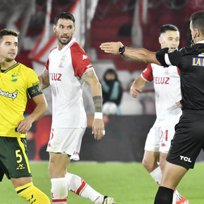 Por qué la polémica en el empate de Huracán fue una jugada de difícil decisión