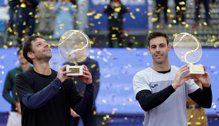 Zeballos y Granollers, festejan en Rumania. EFE/EPA/Robert Ghement