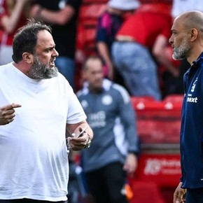 Insólito: el dueño del Nottingham Forest ingresó a la cancha para discutir con el técnico