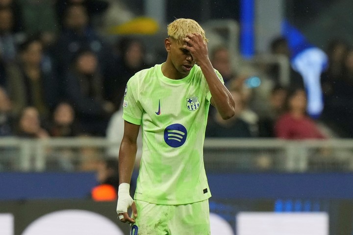 Lamine Yamal, tras la derrota del Barcelona en Champions. (AP Photo/Luca Bruno)