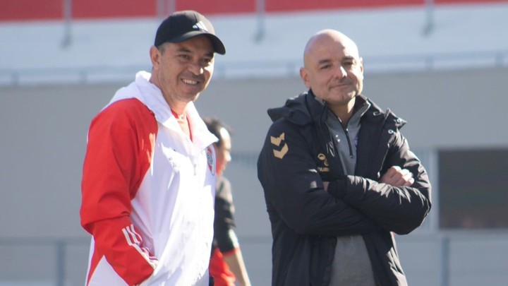 La amistad entre el cuerpo técnico de Gallardo y el de Orsi.