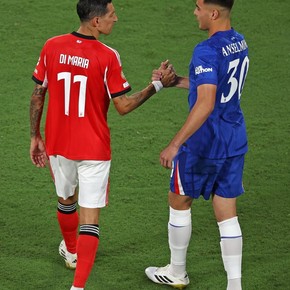 Aaron Anselmino y un debut especial con la camiseta del Chelsea en la goleada frente al Benfica