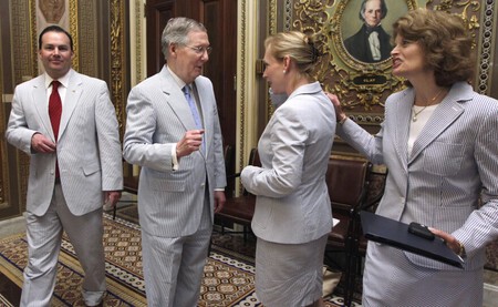 Miembros del Senado en el "Jueves Seersucker" en junio de 2011