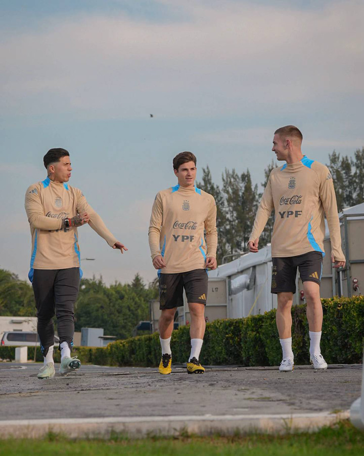 Enzo Fernandez Julian Alvarez y Franco Mastantuono. Tato Pagano / Prensa Afa