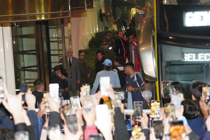 La Selección, al llegar a Santiago. Foto Matcelo Carroll