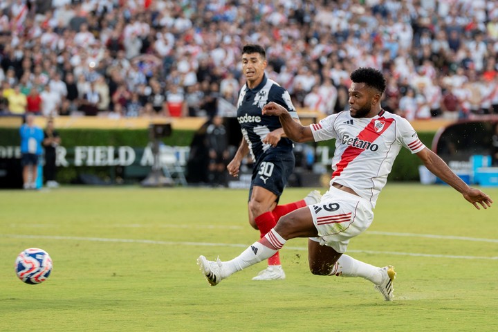 Borja entró en el complemento y no pudo aprovechar dos chances claras. (Foto: EFE)