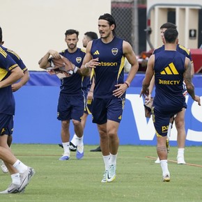 Video: Cavani, gol en la práctica y esperanza cuando Boca la necesita