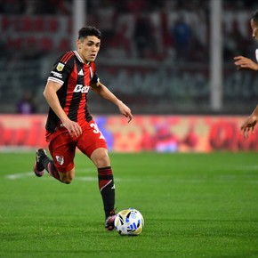 La noche soñada de Lencina: partidazo y doblete de bautismo en River