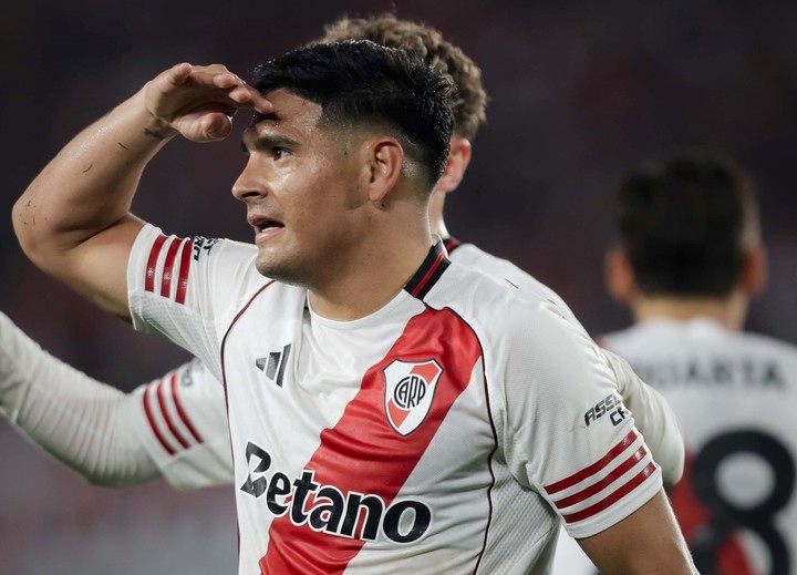 El festejo de Maxi Salas. (Fotobaires)