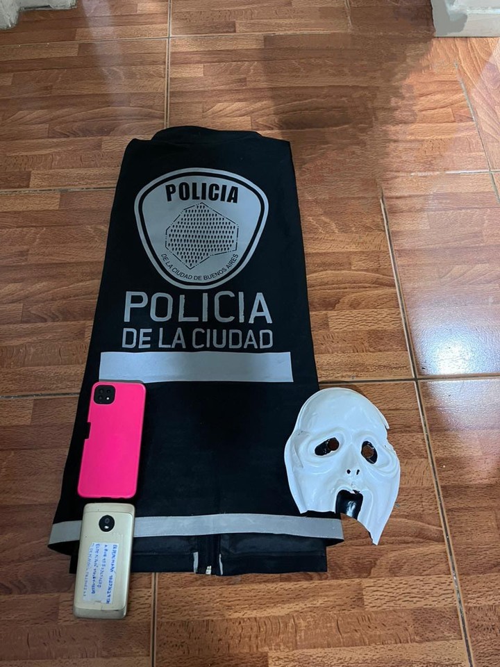 Más elementos incautados a la barra de All Boys.