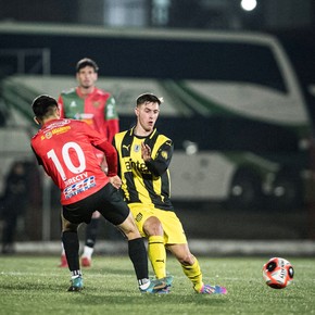 A lo Racing, Peñarol puso suplentes y perdió