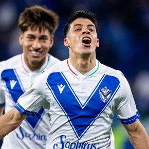 Vélez sueña: goleó a Lanús y es puntero